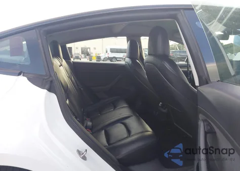 2022 Tesla Model 3 Rear-Wheel Drive z USA, uszkodzony, nr VIN 5YJ3E1EA4NF157593